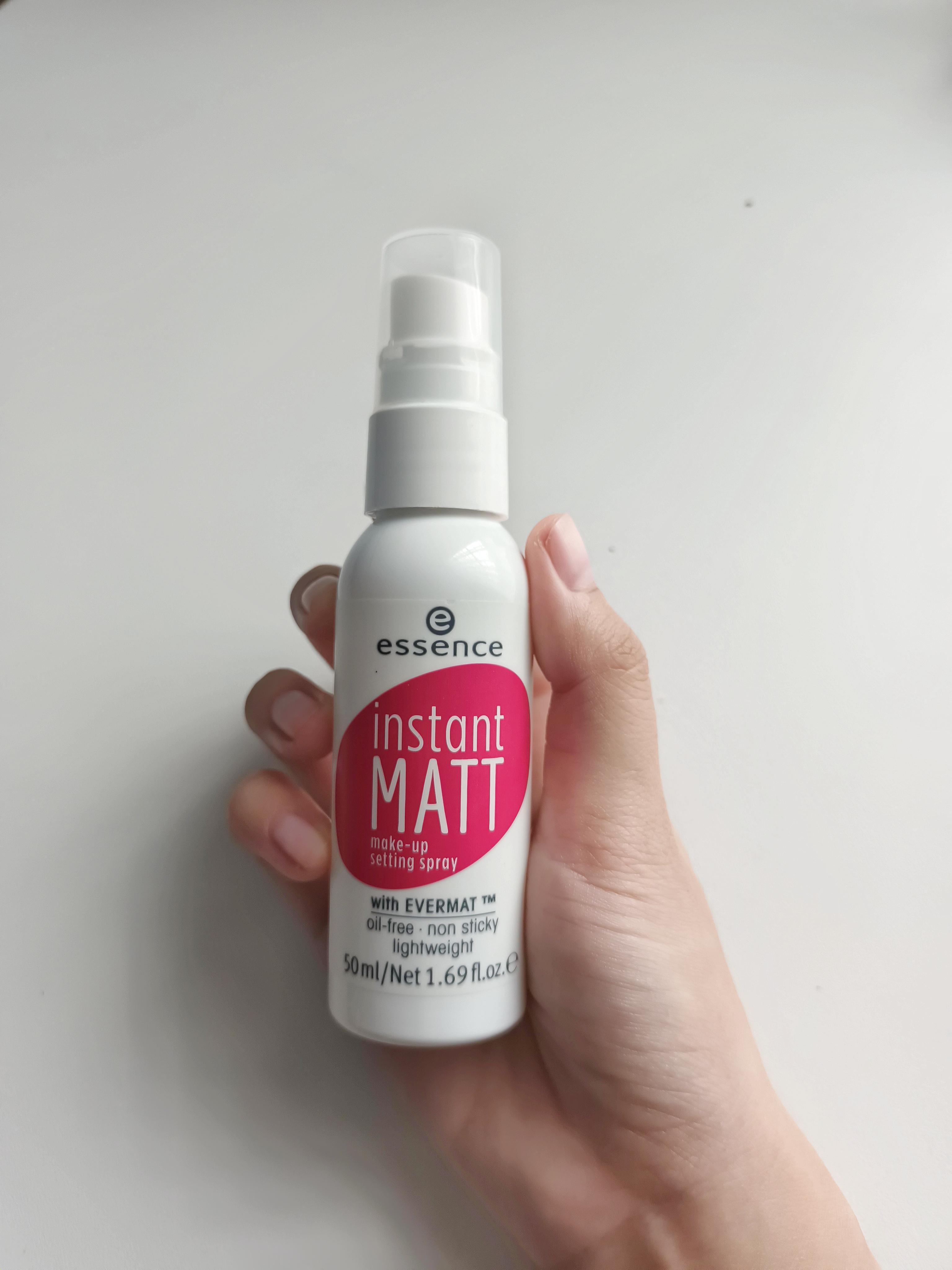 ภาพหน้าปก รีวิว essence instant matt make-up setting spray สเปรย์เซ็ตเครื่องสำอางสำหรับคนงบน้อย ที่:0